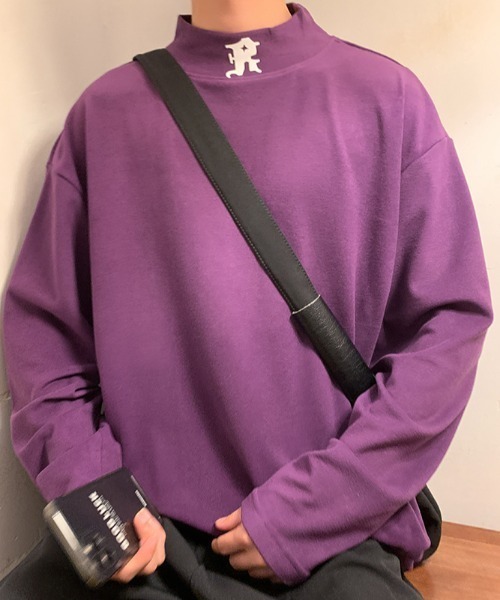 MGV(エムジーヴィー)の「イニシャルロゴモックネックロンT(Tシャツ/カットソー・メンズ・ベージュ/ダークグレー/ブラック/ホワイト/パープル・LARGE/X-LARGE/MEDIUM)」の9枚目の写真