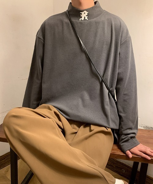 MGV(エムジーヴィー)の「イニシャルロゴモックネックロンT(Tシャツ/カットソー・メンズ・ベージュ/ダークグレー/ブラック/ホワイト/パープル・LARGE/X-LARGE/MEDIUM)」の15枚目の写真