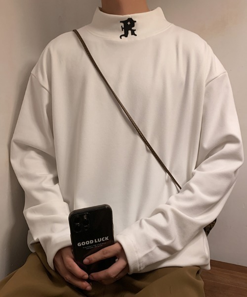 MGV(エムジーヴィー)の「イニシャルロゴモックネックロンT(Tシャツ/カットソー・メンズ・ベージュ/ダークグレー/ブラック/ホワイト/パープル・LARGE/X-LARGE/MEDIUM)」の21枚目の写真