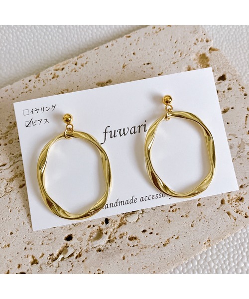 tone(トーン)の「【fuwari】フープ サージカルステンレス ピアス(MA)(ピアス(両耳用)・レディース・ゴールド・FREE)」の3枚目の写真