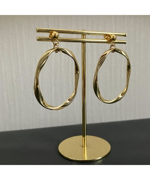tone(トーン)の「【fuwari】フープ サージカルステンレス ピアス(MA)(ピアス(両耳用)・レディース・ゴールド・FREE)」の5枚目の写真