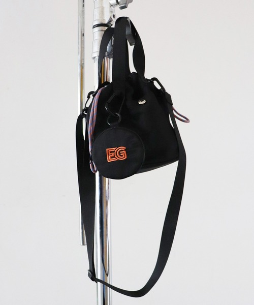 ELLEgirl（エルガール）の「ロゴ刺繍ポーチ付き巾着バッグ【ELLEgirl/エル ガール】（ハンドバッグ・レディース・ブラック/カーキ・FREE）」の3枚目の写真