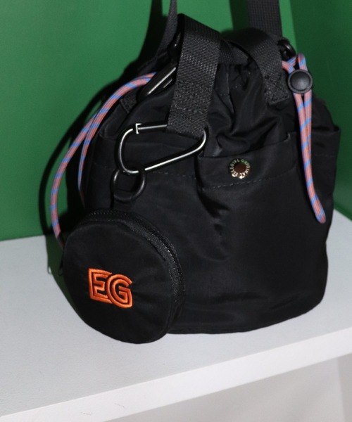 ELLEgirl（エルガール）の「ロゴ刺繍ポーチ付き巾着バッグ【ELLEgirl/エル ガール】（ハンドバッグ・レディース・ブラック/カーキ・FREE）」の4枚目の写真