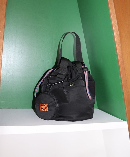 ELLEgirl（エルガール）の「ロゴ刺繍ポーチ付き巾着バッグ【ELLEgirl/エル ガール】（ハンドバッグ・レディース・ブラック/カーキ・FREE）」の5枚目の写真