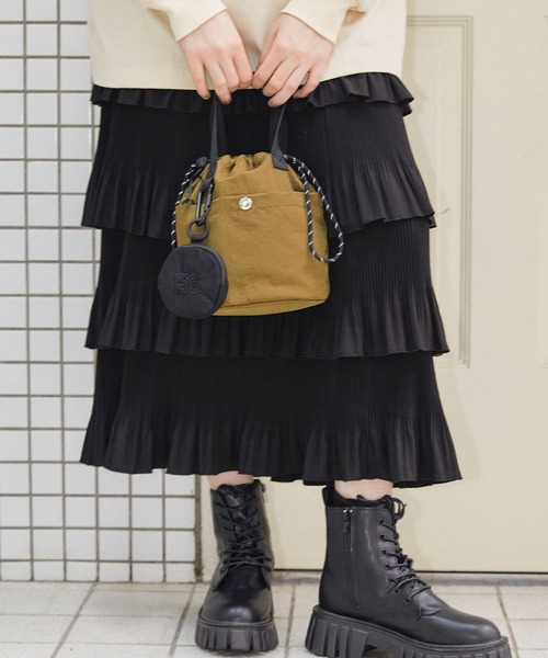 ELLEgirl（エルガール）の「ロゴ刺繍ポーチ付き巾着バッグ【ELLEgirl/エル ガール】（ハンドバッグ・レディース・ブラック/カーキ・FREE）」の7枚目の写真