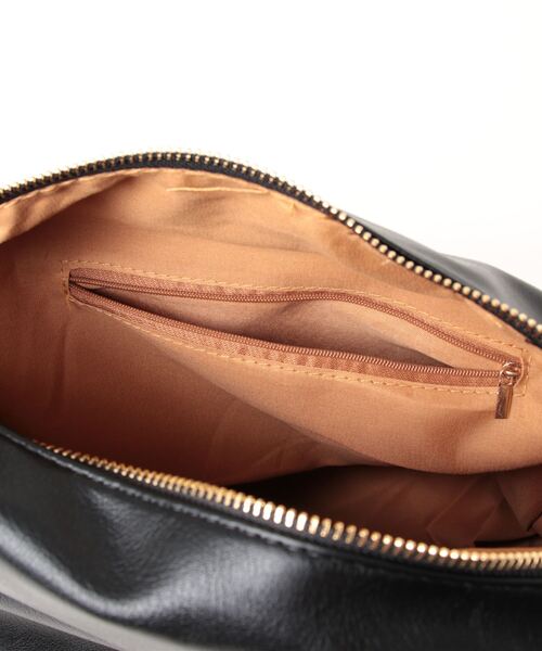 TONE SELECT GOODS（トーンセレクトグッズ）の「【resonance】合皮 シンプル ショルダーバッグ【A4収納可能】（ショルダーバッグ・レディース・ライトブラウン/アッシュブラウン/ブラック・FREE）」の5枚目の写真