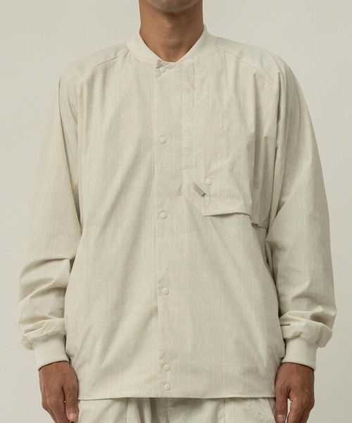 alk phenix(アルクフェニックス)の「alk phenix(アルクフェニックス)Crank Jacket KAR/クランクジャケット/オーバーサイズ/メンズジャケット/大容量ポケット/テックウェア/karu-stretch taffeta II(ブルゾン・メンズ・オフホワイト/ブラック系その他/グレー/カーキ/ホワイト系その他・M/L/XL)」の4枚目の写真