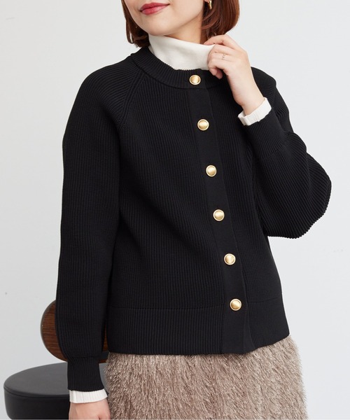 Chez toi（シェトワ）の「GLDボタン軽量ニットクルーカーディガン（ニット/セーター・レディース・アイボリー/レッド/ネイビー/ブラック・FREE）」の2枚目の写真