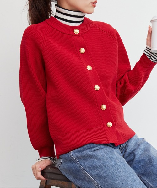 Chez toi（シェトワ）の「GLDボタン軽量ニットクルーカーディガン（ニット/セーター・レディース・アイボリー/レッド/ネイビー/ブラック・FREE）」の5枚目の写真