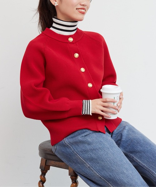 Chez toi（シェトワ）の「GLDボタン軽量ニットクルーカーディガン（ニット/セーター・レディース・アイボリー/レッド/ネイビー/ブラック・FREE）」の6枚目の写真