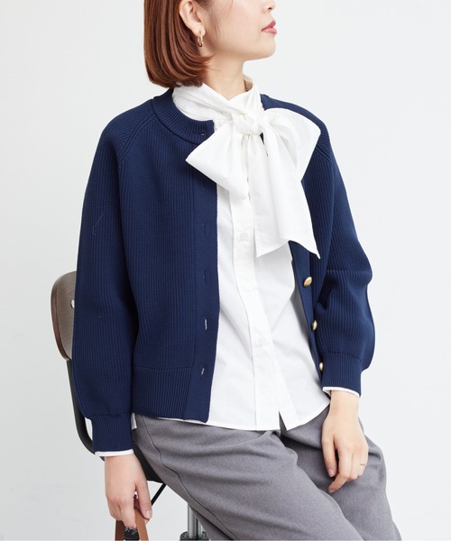 Chez toi（シェトワ）の「GLDボタン軽量ニットクルーカーディガン（ニット/セーター・レディース・アイボリー/レッド/ネイビー/ブラック・FREE）」の15枚目の写真