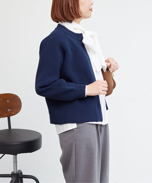 Chez toi（シェトワ）の「GLDボタン軽量ニットクルーカーディガン（ニット/セーター・レディース・アイボリー/レッド/ネイビー/ブラック・FREE）」の19枚目の写真