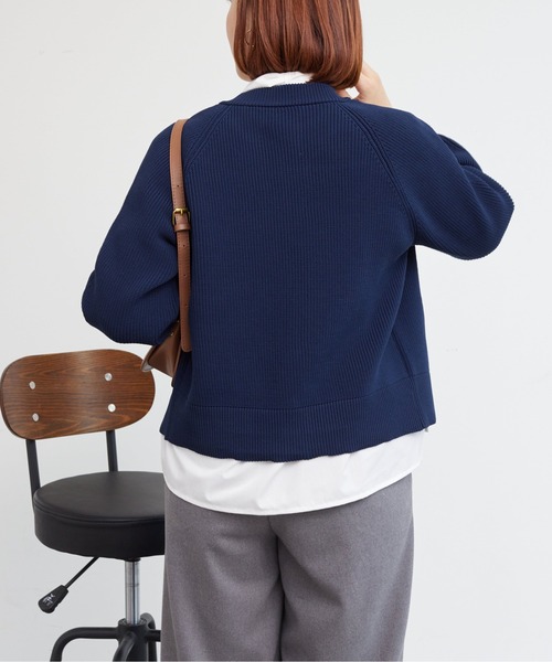 Chez toi（シェトワ）の「GLDボタン軽量ニットクルーカーディガン（ニット/セーター・レディース・アイボリー/レッド/ネイビー/ブラック・FREE）」の20枚目の写真