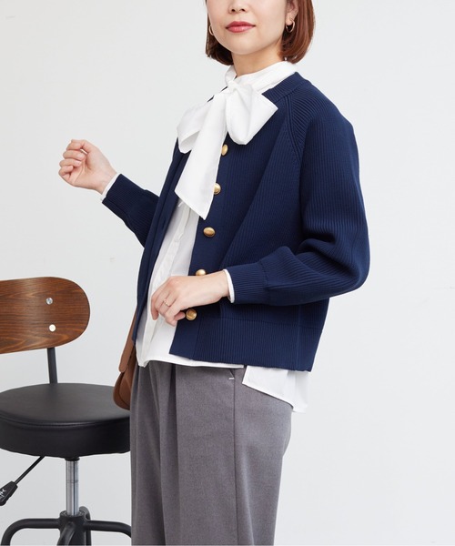 Chez toi（シェトワ）の「GLDボタン軽量ニットクルーカーディガン（ニット/セーター・レディース・アイボリー/レッド/ネイビー/ブラック・FREE）」の22枚目の写真