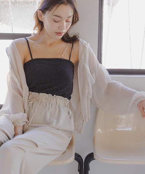 mysty woman（ミスティウーマン）の「ビジューストリングラメキャミ　108218（キャミソール・レディース・ブラック/アイボリー/ライトグリーン・FREE）」の2枚目の写真