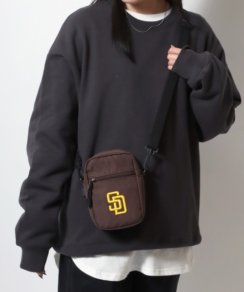 MLB（メジャーリーグベースボール）の「MLB/メジャーリーグベースボール  チームロゴ刺繍  ミニショルダー ポーチ（ショルダーバッグ・メンズ・ブラック/ネイビー/ブラウン/グリーン/ブラック系その他/ブルー系その他/ブラック系その他2・FREE）」の5枚目の写真