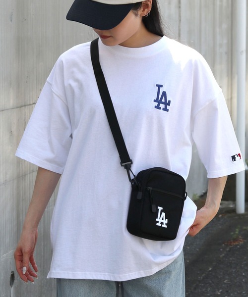 MLB（メジャーリーグベースボール）の「MLB/メジャーリーグベースボール  チームロゴ刺繍  ミニショルダー ポーチ（ショルダーバッグ・メンズ・ブラック/ネイビー/ブラウン/グリーン/ブラック系その他/ブルー系その他/ブラック系その他2・FREE）」の4枚目の写真