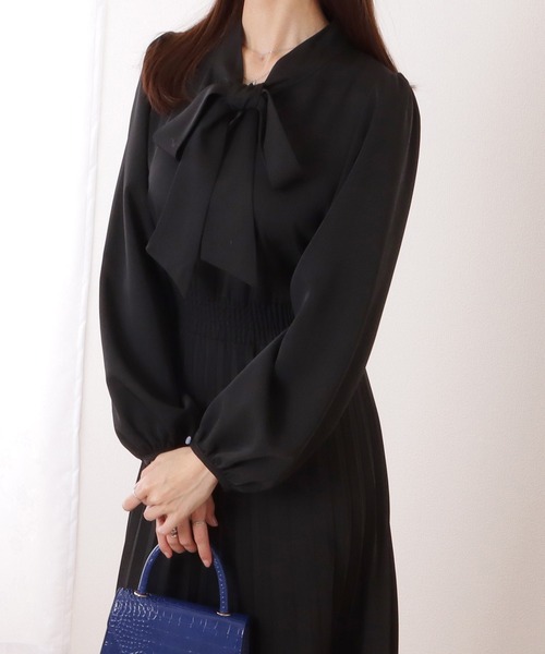 Lace Ladies(レースレディース)の「ボウタイ付き パフスリーブ プリーツ ロング ワンピース(ワンピース・レディース・ブルー/アイボリー/ブラック/ピンク・S/FREE)」の6枚目の写真
