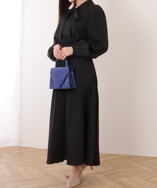 Lace Ladies(レースレディース)の「ボウタイ付き パフスリーブ プリーツ ロング ワンピース(ワンピース・レディース・ブルー/アイボリー/ブラック/ピンク・S/FREE)」の8枚目の写真