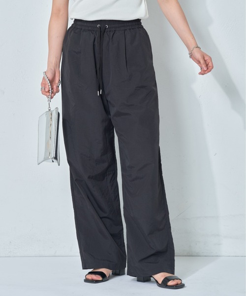 COLONY 2139(コロニートゥーワンスリーナイン)の「ナイロンカーブパンツ(その他パンツ・レディース・ピンク/オフホワイト/ブラック・SMALL/MEDIUM)」の2枚目の写真