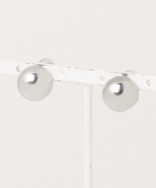 LOWRYS FARM（ローリーズファーム）の「ステンレスボールイヤリング　113315（ピアス（両耳用）・レディース・ゴールド/シルバー・FREE）」の2枚目の写真