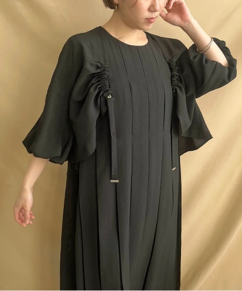 LHELBIE(レルビエ)の「テープデザインボレロ(カーディガン/ボレロ・レディース・ブラック/グレイッシュベージュ/イエロー系その他・M)」の5枚目の写真