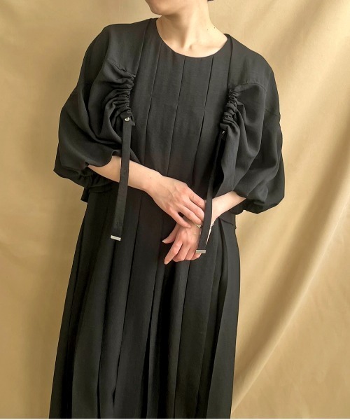 LHELBIE(レルビエ)の「テープデザインボレロ(カーディガン/ボレロ・レディース・ブラック/グレイッシュベージュ/イエロー系その他・M)」の4枚目の写真