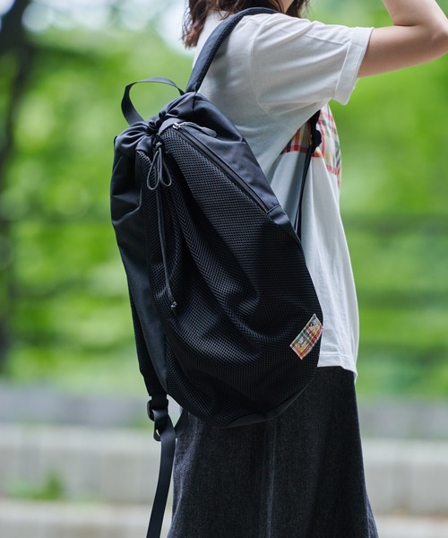 Arnold Palmer（アーノルドパーマー）の「メッシュ コンビ リュック（バックパック/リュック・レディース・ネイビー/ブラック/グリーン・F）」の2枚目の写真