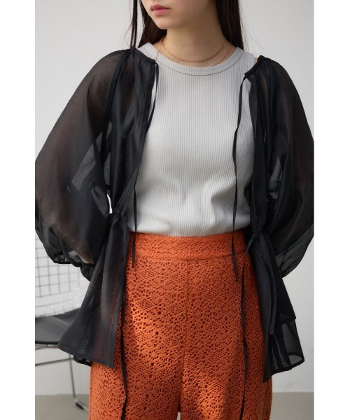 AZUL by moussy(アズールバイマウジー)の「2WAYシアーシャツペプラムブラウス(シャツ/ブラウス・レディース・アイボリー/ブラック・FREE)」の2枚目の写真