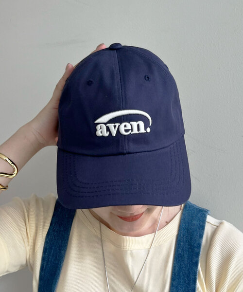 SHENERY(シーナリー)の「【サイズ調整可能】刺繍キャップaven(キャップ・レディース・オフホワイト/ネイビー・FREE)」の2枚目の写真