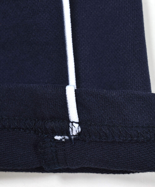 BeBe（ベベ）の「ミニウラケサガラ刺しゅうロゴハーフパンツ(80~150cm)（スウェットパンツ・キッズ・グレー/ネイビー・90cm/140cm/150cm/110cm/100cm/120cm/130cm/80ｃｍ）」の4枚目の写真