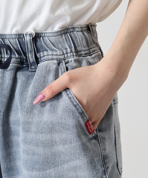 ANTIBAL(アンティバル)の「デニムテーパードイージーパンツ(デニムパンツ・レディース・ブルー系/ブラック系/ネイビー系・F)」の12枚目の写真