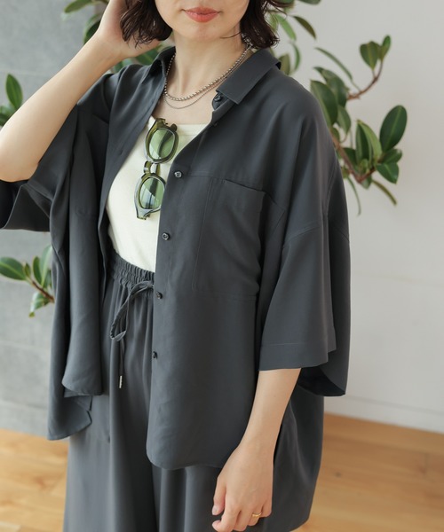 LEPSIM（レプシィム）の「マルチメリットカルゼ5分袖シャツ　124076（シャツ/ブラウス・レディース・アイボリー/ライトグリーン/ネイビー/グレー・FREE）」の2枚目の写真