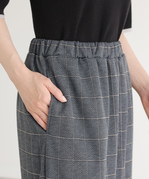 n'OrLABEL（ノアールレーベル）の「『ヘリンボーンチェック柄ナロースカート』（スカート・レディース・チャコール/ネイビー・2/1）」の8枚目の写真