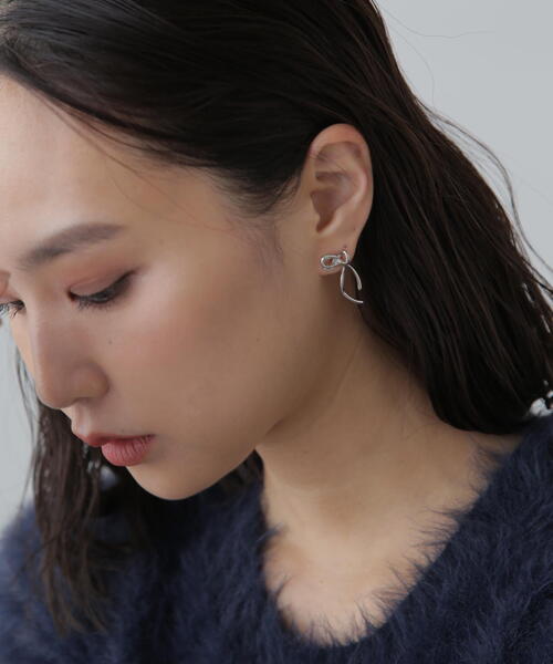 FREE'S MART（フリーズマート）の「リボンピアス（ピアス（両耳用）・レディース・シルバー・ﾌﾘ-）」の2枚目の写真