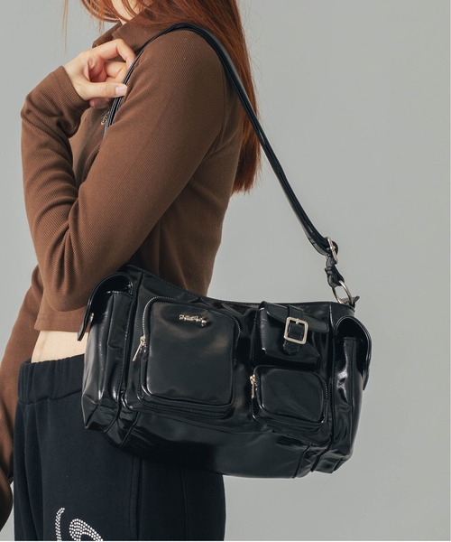 X-girl（エックスガール）の「MULTI POCKET FAUX LEATHER HAND BAG（ハンドバッグ・レディース・グレー/ブラック・ONE SIZE）」の4枚目の写真