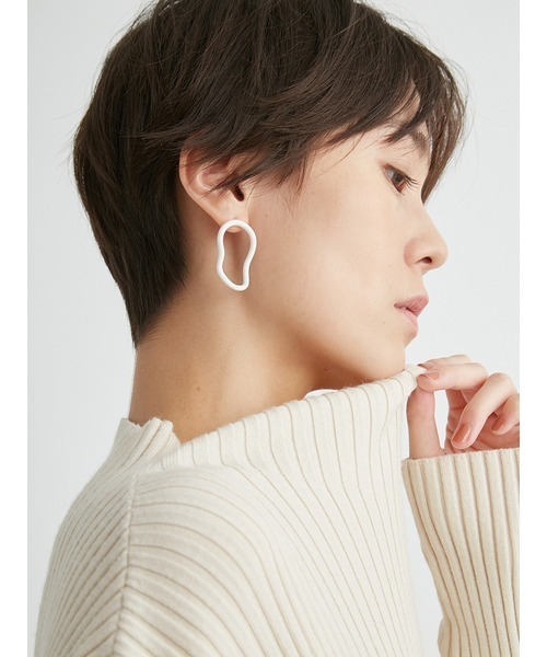 emmi(エミ)の「ウェーブニュアンスアシンメトリーピアス(ピアス(両耳用)・レディース・パープル/ホワイト/ブルー・FREE)」の5枚目の写真