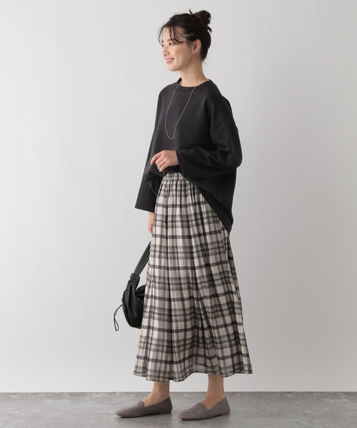 GLOBAL WORK Smile Seed Store（グローバルワーク スマイルシードストア）の「ボックスシルエットスウェット/116033（Tシャツ/カットソー・レディース・アイボリー/サックスブルー/チャコール/ブラック・SMALL/MEDIUM/LARGE/X-LARGE）」の11枚目の写真