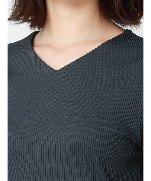 SUIT SQUARE(スーツスクエア)の「Vネックリブプルオーバー 長袖 ウォッシャブル(Tシャツ/カットソー・レディース・ベージュ/グリーン系/ネイビー系・38(9号))」の4枚目の写真