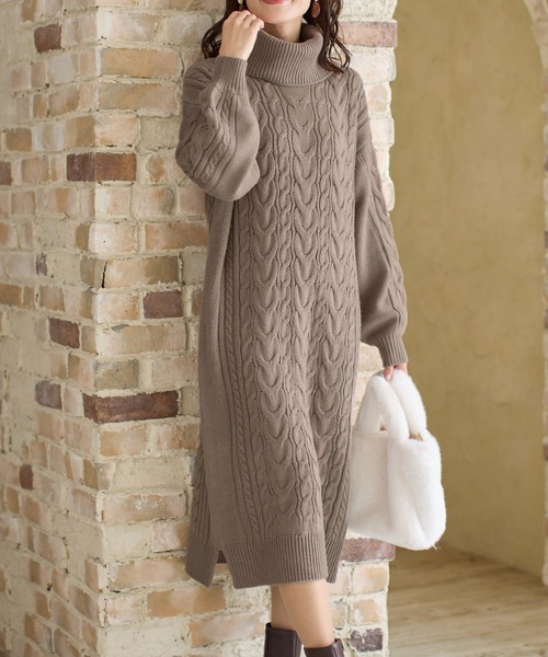 Honeys（ハニーズ）の「ケーブル編ニットワンピース（ワンピース・レディース・スミクロ/ラベンダー/モカ/グレイッシュベージュ・M/L/LL）」の3枚目の写真