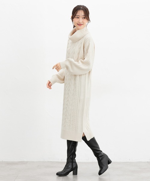 Honeys（ハニーズ）の「ケーブル編ニットワンピース（ワンピース・レディース・スミクロ/ラベンダー/モカ/グレイッシュベージュ・M/L/LL）」の10枚目の写真