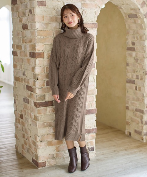 Honeys（ハニーズ）の「ケーブル編ニットワンピース（ワンピース・レディース・スミクロ/ラベンダー/モカ/グレイッシュベージュ・M/L/LL）」の13枚目の写真
