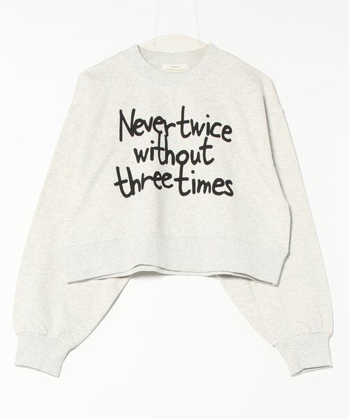 RAGEBLUE(レイジブルー)の「<選べるSHORT&LONG丈>グラフィックプリントスウェット(スウェット・レディース・ホワイト/ブラック/ネイビー/ワインレッド/オフホワイト/その他8/その他4/イエロー・SMALL/MEDIUM)」の4枚目の写真