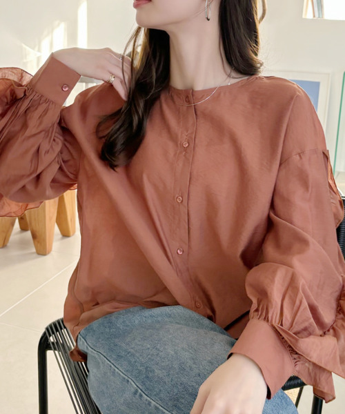 Eclat one(エクラワン)の「【Eclat one】フリルデザイン ボリュームスリーブ ブラウス(シャツ/ブラウス・レディース・オフホワイト/ブラウン/ネイビー・FREE)」の6枚目の写真