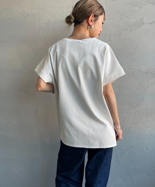 nenom（ネノム）の「[nenom/ネノム] ロゴプリント グリッターＴシャツ（Tシャツ/カットソー・レディース・チャコールグレー/オフホワイト/ベージュ・F）」の11枚目の写真