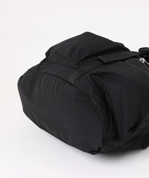 SPINNS(スピンズ)の「ナイロンリュック/Wバックル(バックパック/リュック・メンズ・ブラック/グレー・ONESIZE)」の4枚目の写真