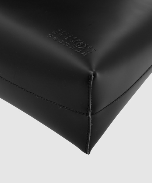 MM6 Maison Margiela(エムエムシックス メゾン マルジェラ)の「FORTUNE COOKIE SMALL(ショルダーバッグ・レディース・ブラック・UNI)」の4枚目の写真