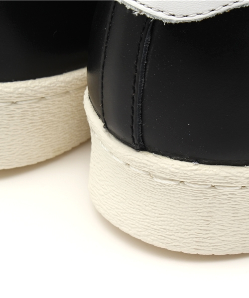 adidas（アディダス）の「ユニセックス アディダス スーパースター ビンテージ デラックス 黒金 adidas SUPERSTAR 80s VINTAGE DX S74935（スニーカー・メンズ・ブラック・27cm/26cm/24cm/23.5cm/24.5cm/23cm/29cm/28.5cm/27.5cm/28cm/26.5cm）」の9枚目の写真