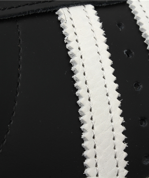 adidas（アディダス）の「ユニセックス アディダス スーパースター ビンテージ デラックス 黒金 adidas SUPERSTAR 80s VINTAGE DX S74935（スニーカー・メンズ・ブラック・27cm/26cm/24cm/23.5cm/24.5cm/23cm/29cm/28.5cm/27.5cm/28cm/26.5cm）」の12枚目の写真