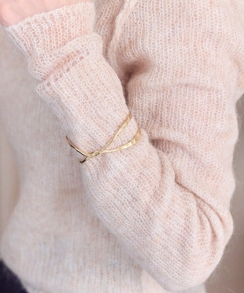 Phoebe（フィービィー）の「トップクロスワイドカフバングル<動画あり>（バングル/リストバンド・レディース・イエローゴールド・FREE）」の4枚目の写真